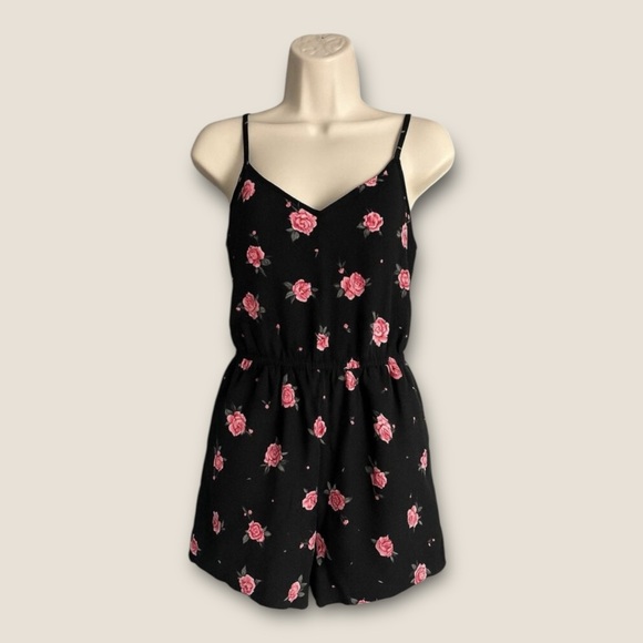 Divided H&M‎ Black Pink Rose Floral Sleeveless Romper Women’s Size 8 Viscose - Picture 1 of 11